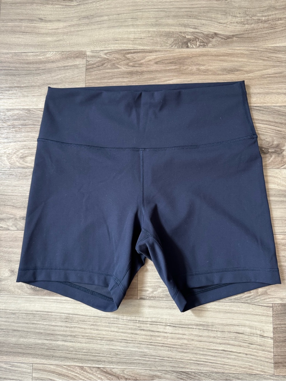 Lululemon Wunder Train High-Rise Short 6" Navy Blue Size 14